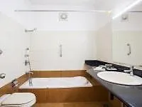 Hotel Periyar Meadows Kumarakom
